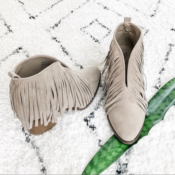 5⭐️ Grey Vegan Suede Fringe Ankle Booties - Picture 2 of 7